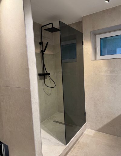walk in dusche mit schwarzglas