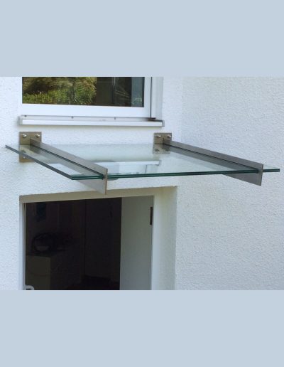 Glasvordach aus Klarglas mit Edelstahlhalterung