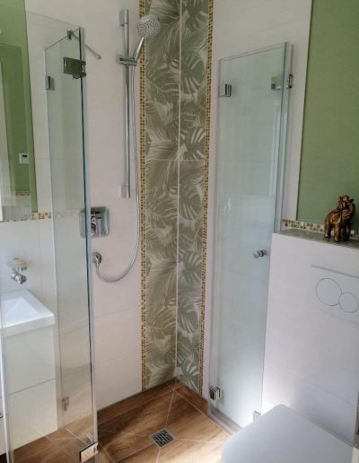 glasdusche mit eckeinstieg offen